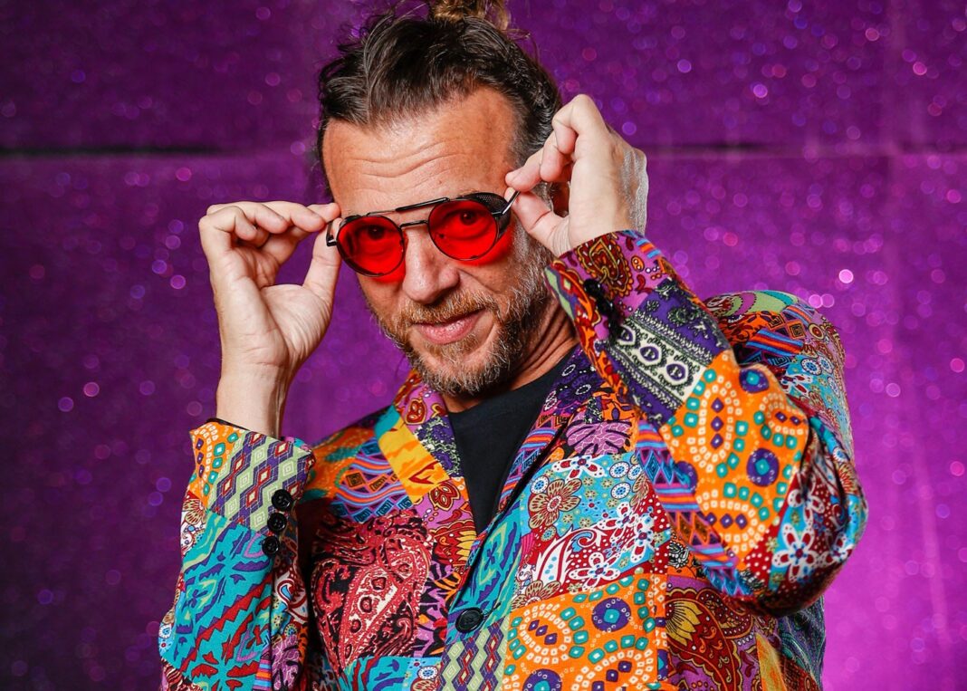 vinny-retoma-carreira-e-relembra-1a-versao-de-‘mexe-a-cadeira’:-‘era-bem-red-hot-chili-peppers’ vinny-retoma-carreira-e-relembra-1a-versao-de-‘mexe-a-cadeira’:-‘era-bem-red-hot-chili-peppers’