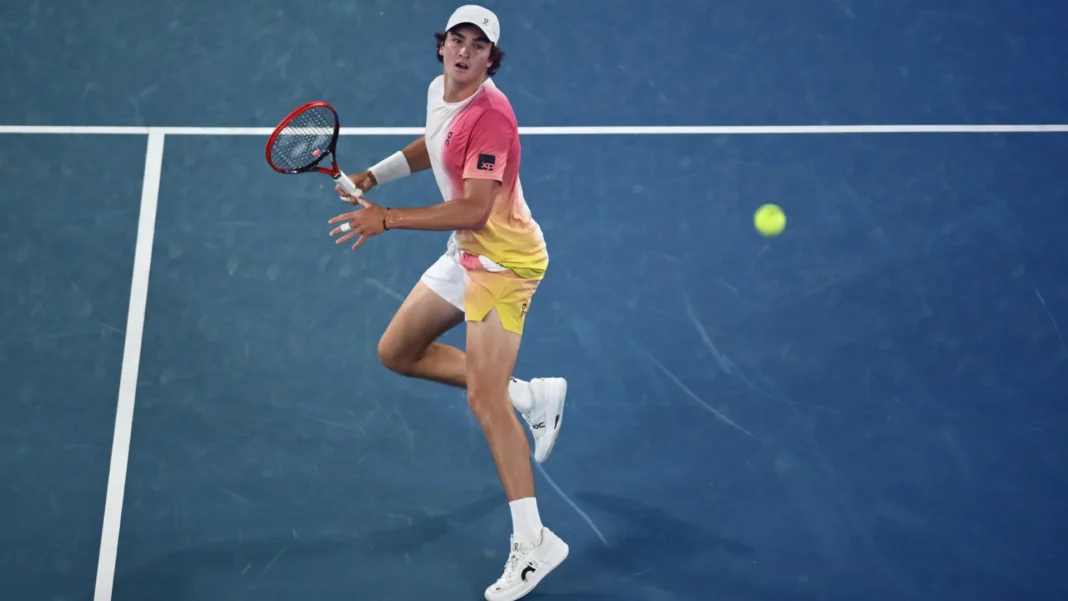 joao-fonseca-se-torna-top-100-do-mundo-e-trabalha-para-escalar-mais-degraus