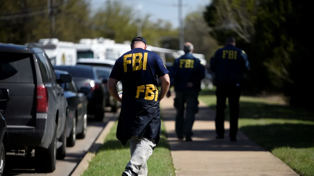 trump-vai-demitir-agentes-de-topo-de-carreira-do-fbi,-diz-imprensa-americana trump-vai-demitir-agentes-de-topo-de-carreira-do-fbi,-diz-imprensa-americana