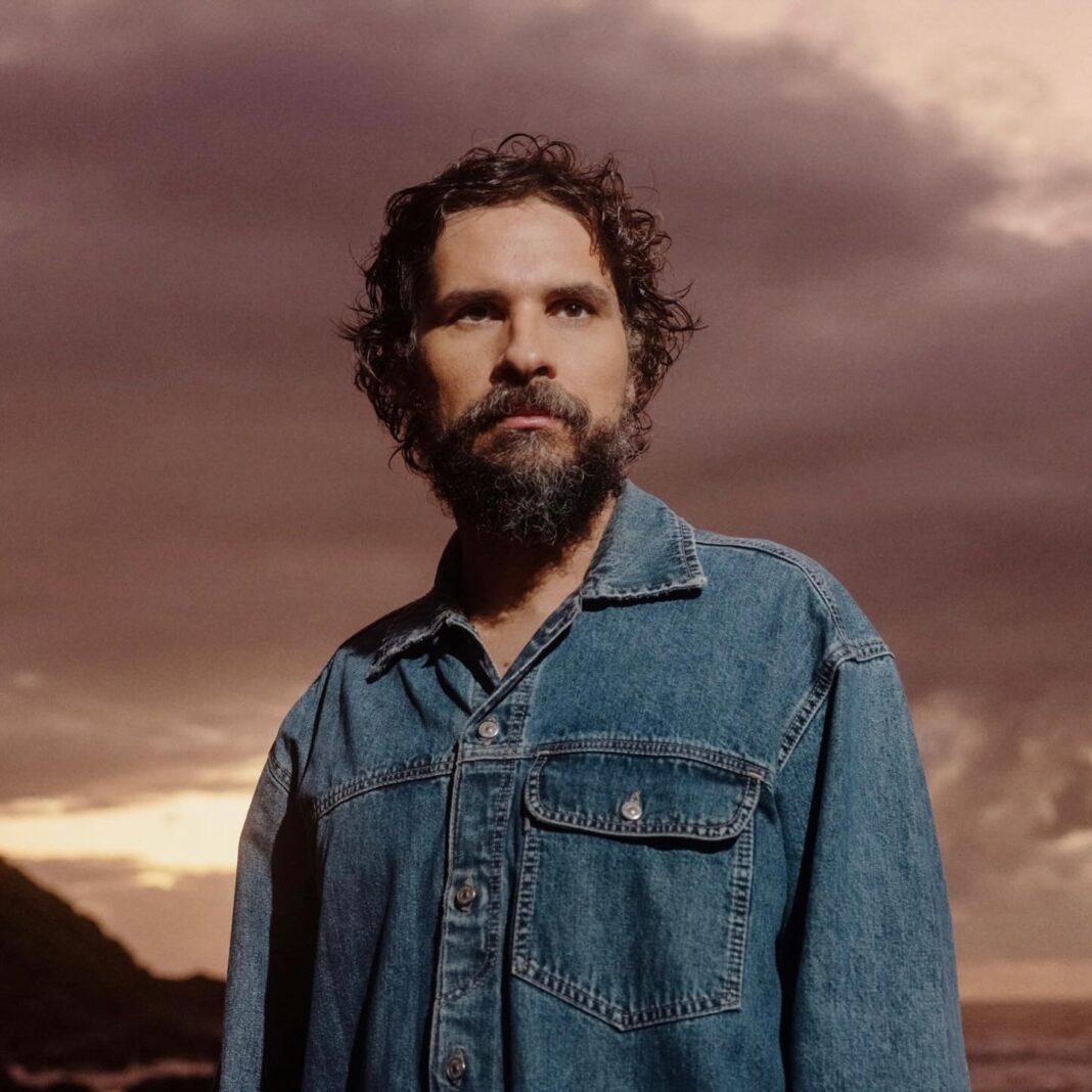 thiago-amud-reune-caetano-veloso-e-chico-buarque-no-quinto-album-solo thiago-amud-reune-caetano-veloso-e-chico-buarque-no-quinto-album-solo