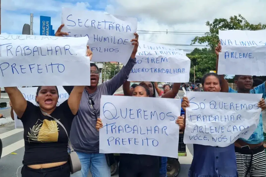 bahianoar-vendedores-ambulantes-fazem-protesto-do-centro-de-camacari-img-20230726-wa0067.jpg-900x600