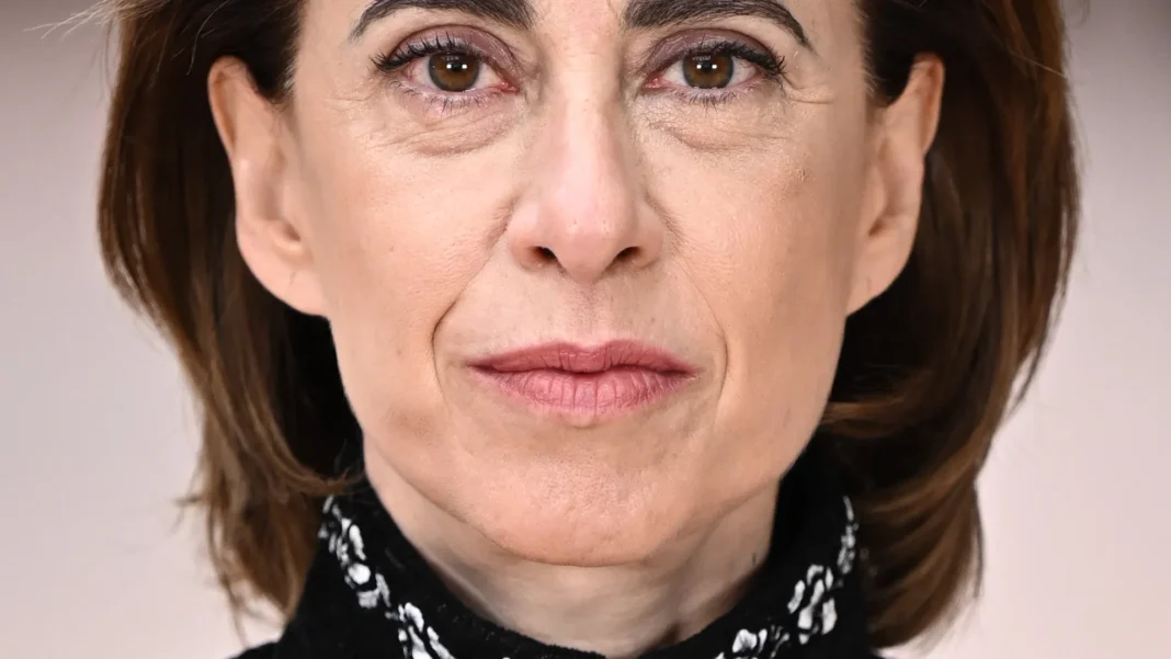 provando-ter-pontualidade-britanica,-fernanda-torres-chega-ao-bafta-2025