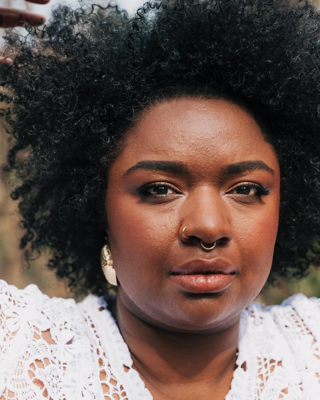 ellen-oleria-faz-o-carnaval-ao-cantar-nina-simone-no-circuito-off-folia-de-sp