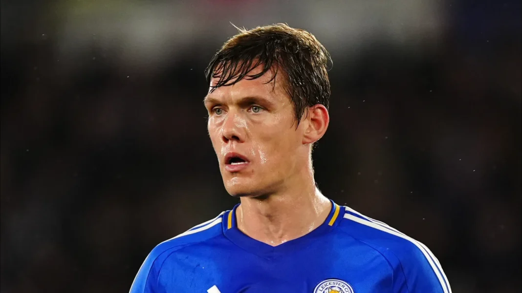 pode-isso?-jogador-do-leicester-surpreende-ao-levar-cachorro-ao-treino pode-isso?-jogador-do-leicester-surpreende-ao-levar-cachorro-ao-treino