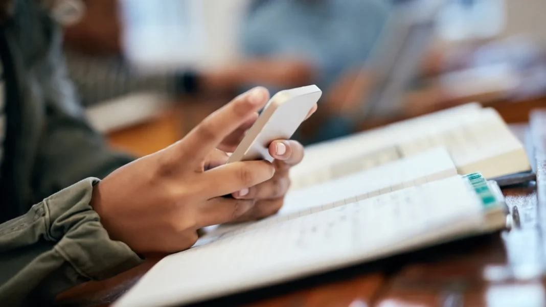 aprendizado-melhorou-no-1o-mes-de-proibicao-de-celular-em-escolas,-diz-secretario-da-educacao aprendizado-melhorou-no-1o-mes-de-proibicao-de-celular-em-escolas,-diz-secretario-da-educacao