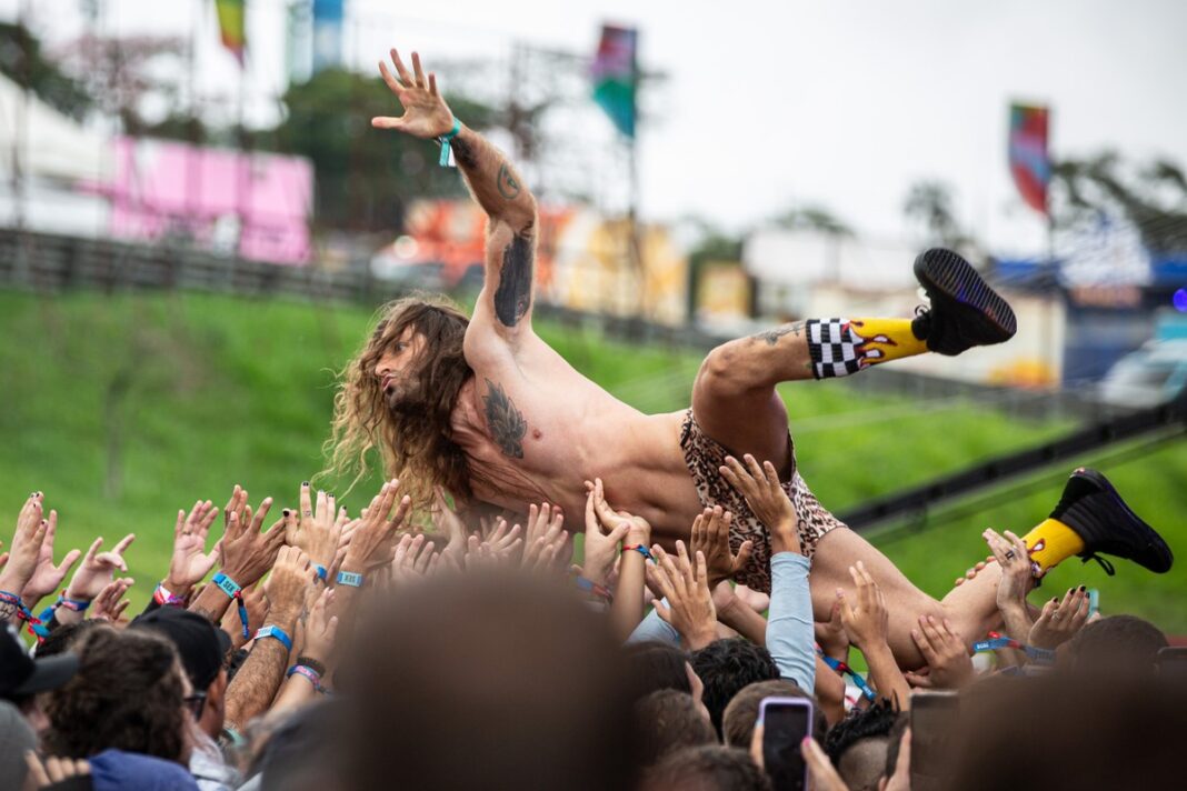 quiz:-atracao-do-lolla-ou-banda-inventada?-e-ai,-voce-sabe-se-esse-artista-existe-ou-nao?