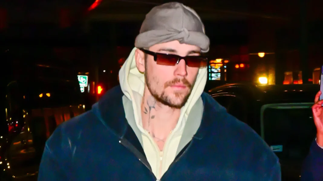 em-meio-a-preocupacao-dos-fas-justin-bieber-surge-abracado-aos-irmaos em-meio-a-preocupacao-dos-fas-justin-bieber-surge-abracado-aos-irmaos