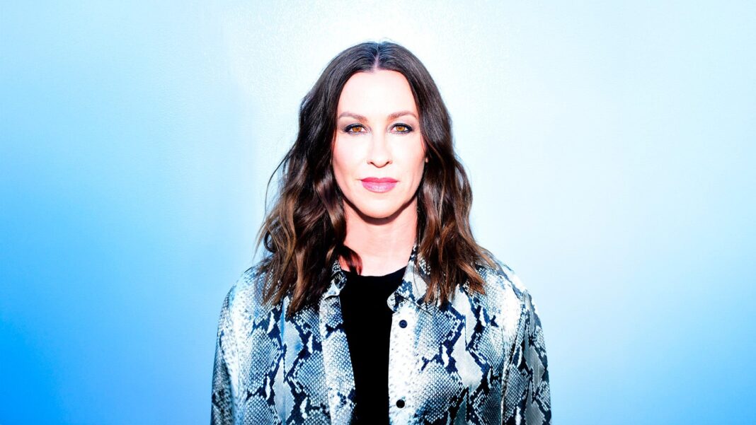 como-alanis-morissette-chega-ao-lolla?-cantora-teve-problemas-com-fama,-machismo-e-‘raiva-feminina’