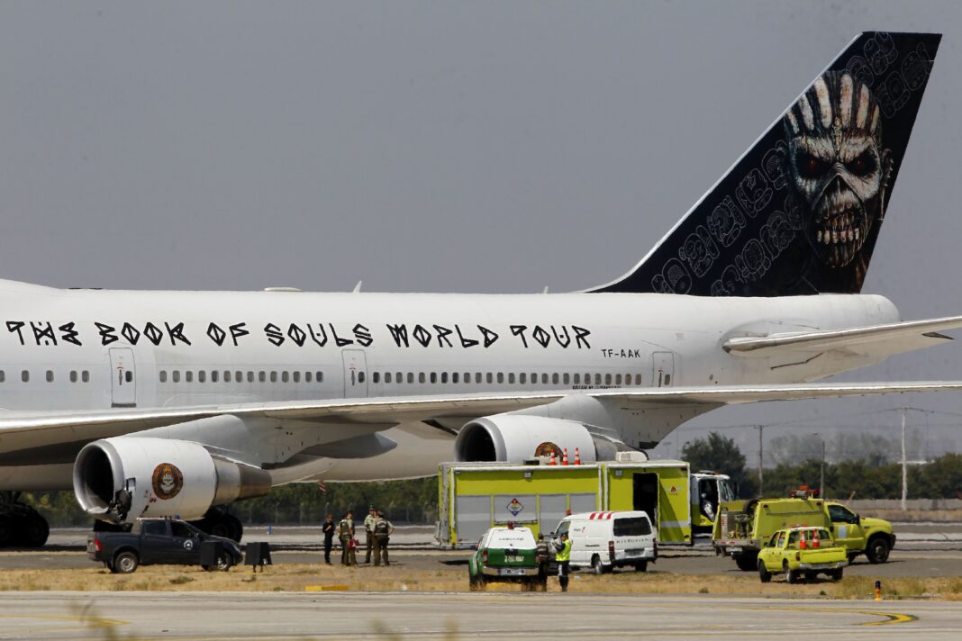 pedacos-da-fuselagem-do-aviao-do-iron-maiden-sao-colocados-a-venda