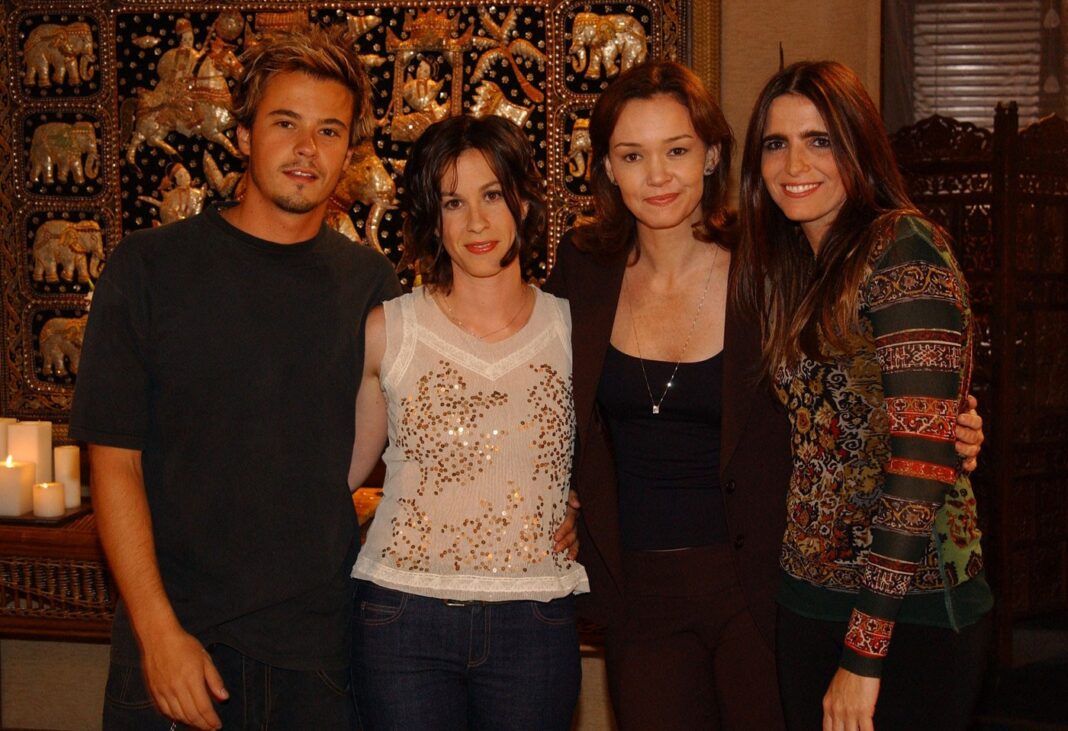 antes-do-lolla,-relembre-cena-de-novela-em-que-alanis-morissette-‘pratica-ingles’-com-paulo-vilhena