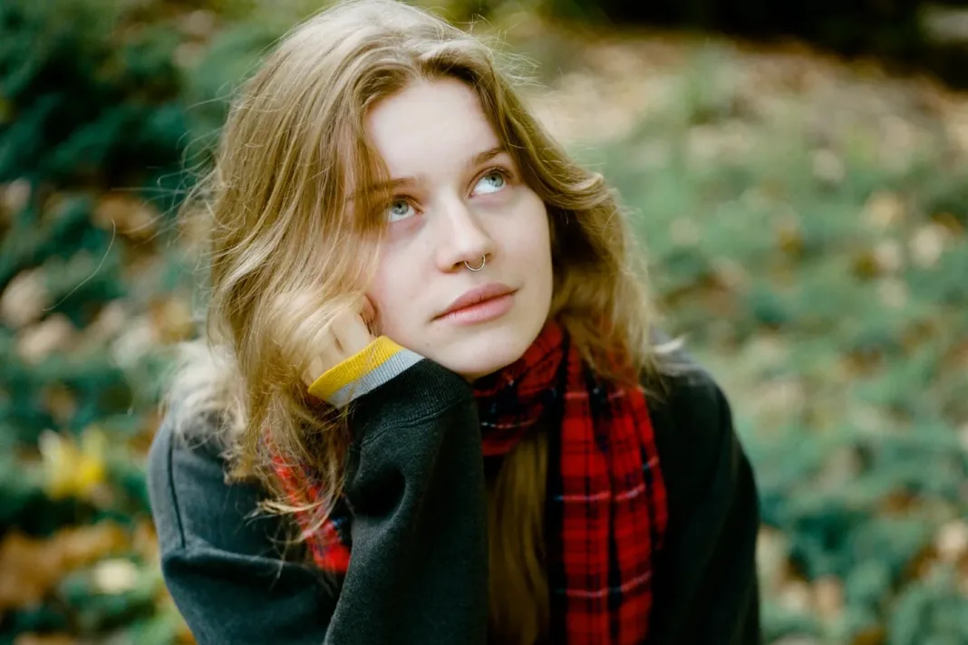 girl-in-red:-quem-e-a-cantora-que-abriu-turne-de-taylor-swift-com-indie-pop-sentimental