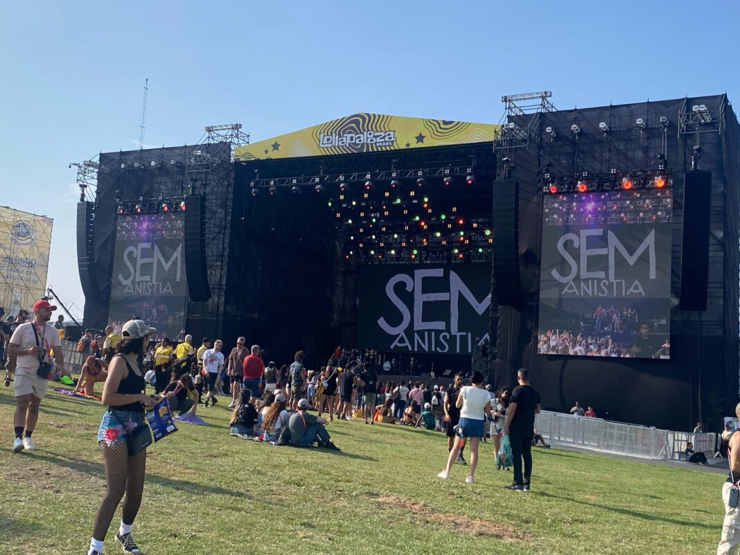 sophia-chablau-finaliza-show-gritando-‘bolsonaro-reu’-em-estreia-no-lollapalooza