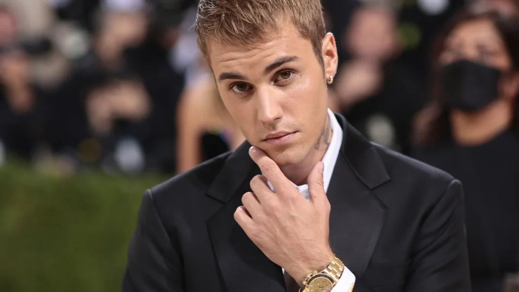 justin-bieber-se-irrita-com-fotografos-e-dispara-ofensas justin-bieber-se-irrita-com-fotografos-e-dispara-ofensas