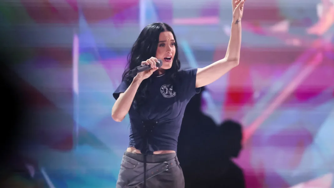 katy-perry-e-noiva-de-dono-da-amazon-viajam-ao-espaco-nesta-semana