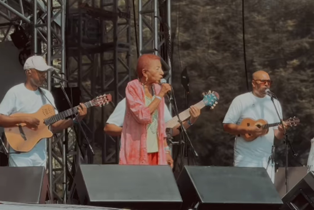 leci-brandao-passa-mal-durante-show-em-sp-e-e-levada-ao-hospital