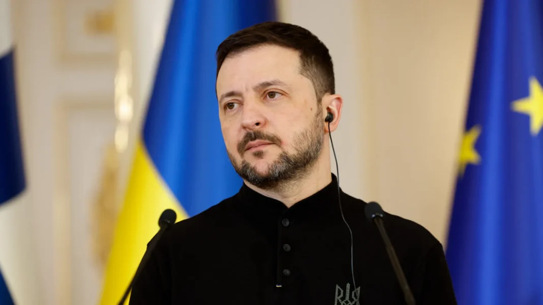 zelenski-demite-governador-por-cerimonia-militar-em-dia-de-ataque