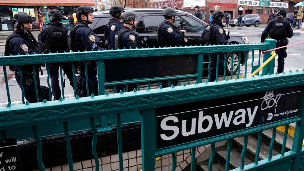homem-morre-no-metro-de-nova-york-e-e-abusado-e-roubado-apos-a-morte