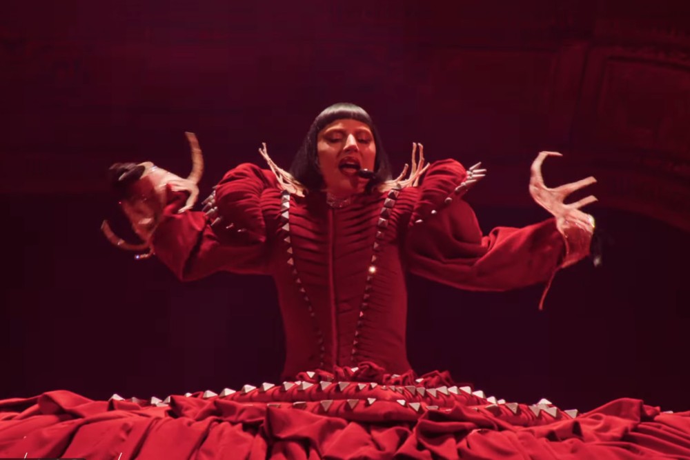 lady-gaga-pede-desculpas-por-problemas-no-microfone-durante-o-show-no-coachella lady-gaga-pede-desculpas-por-problemas-no-microfone-durante-o-show-no-coachella