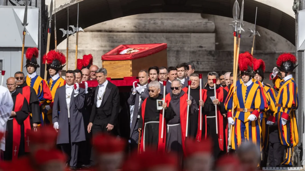 dia-do-fim-do-fascismo-na-italia-coincide-com-velorio-do-papa dia-do-fim-do-fascismo-na-italia-coincide-com-velorio-do-papa