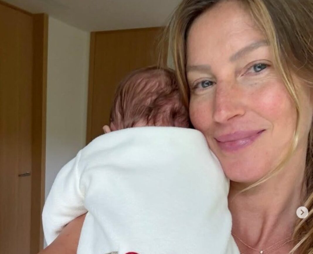 gisele-bundchen-posa-com-seu-filho-mais-novo-pela-primeira-vez-nas-redes-sociais