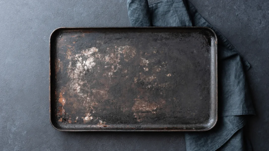 aprenda-um-truque-para-remover-a-ferrugem-das-grades-do-forno