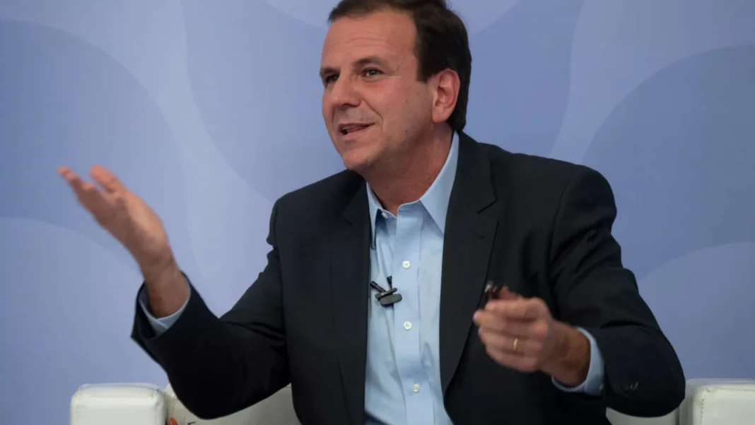 apos-criticas,-paes-recua-e-libera-musica-e-garrafas-de-vidro-nos-quiosques-da-orla-do-rio