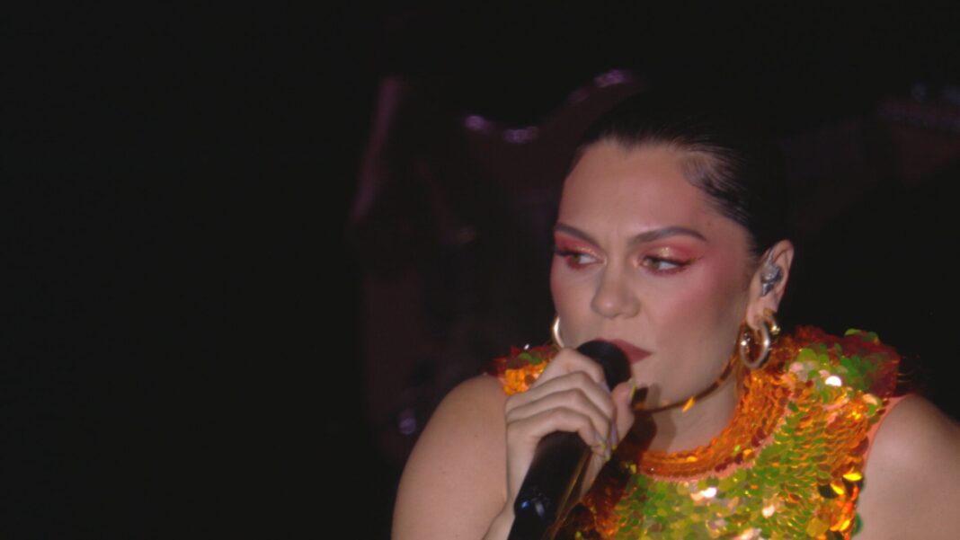 jessie-j-revela-cancer-de-mama-em-estagio-inicial-e-anuncia-breve-pausa-na-carreira
