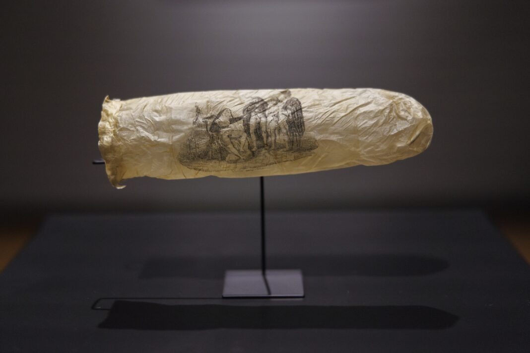 preservativo-com-imagem-erotica-do-seculo-xix-e-exposto-em-museu-em-amsterda