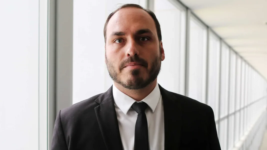 bolsonaro-pretende-lancar-carlos-a-senador-por-santa-catarina