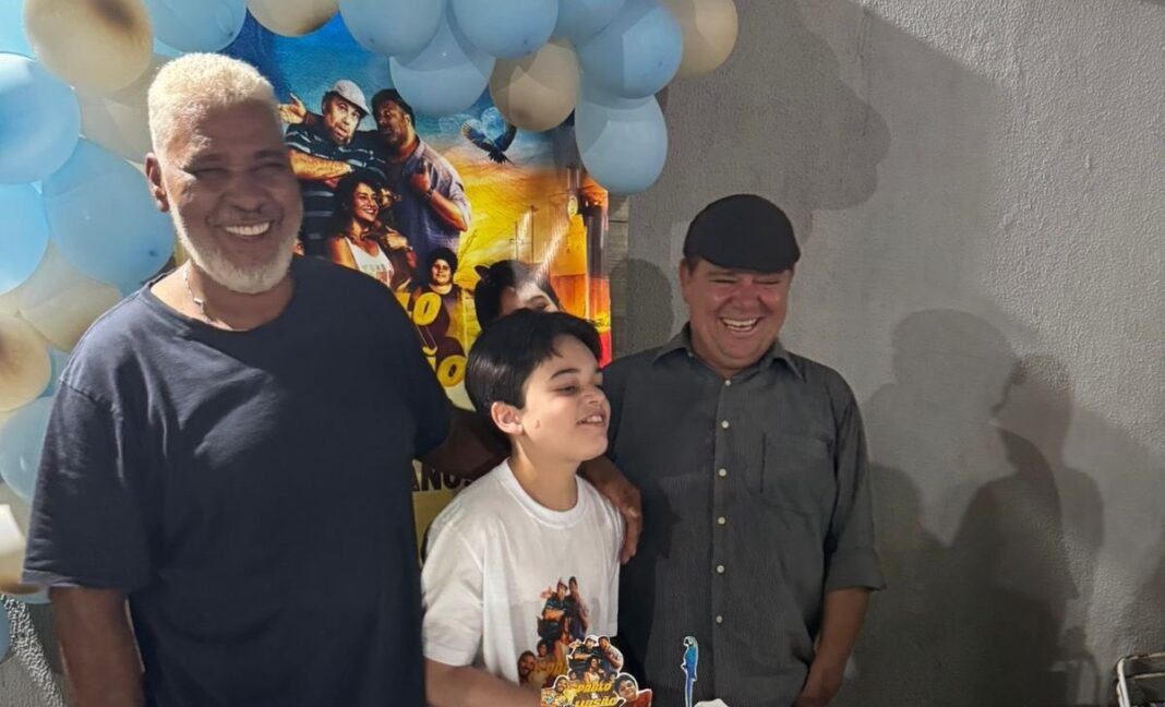 garoto-faz-festa-de-aniversario-com-tema-‘pablo-e-luisao’-e-ganha-surpresa
