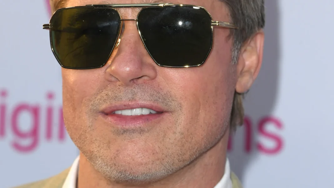 brad-pitt-e-tom-cruise-se-encontram-na-estreia-europeia-de-‘f1:-o-filme’