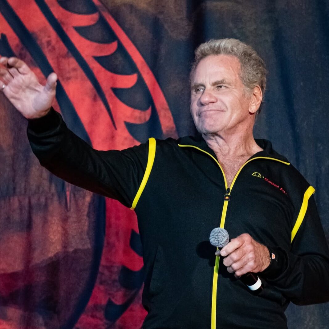 martin-kove,-de-‘karate-kid’,-e-expulso-de-evento-apos-morder-atriz,-diz-site martin-kove,-de-‘karate-kid’,-e-expulso-de-evento-apos-morder-atriz,-diz-site