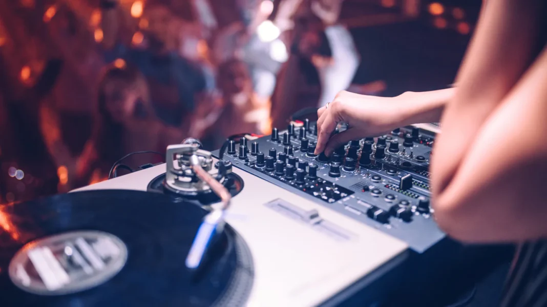 belgica-descobre-que-dj-enigmatico-e-membro-da-familia-real