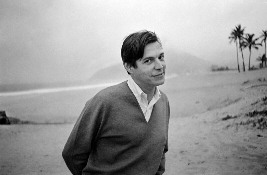centenario-de-tom-jobim-desponta-no-horizonte-com-projeto-de-fotobiografia