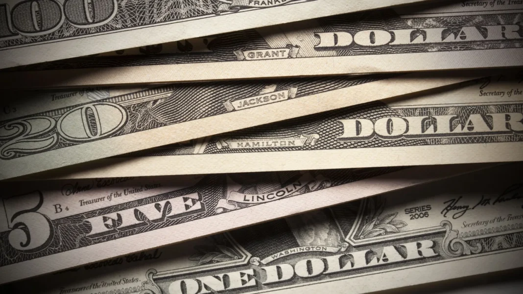 dolar-sobe-e-bolsa-cai-apos-novas-ameacas-tarifarias-de-trump