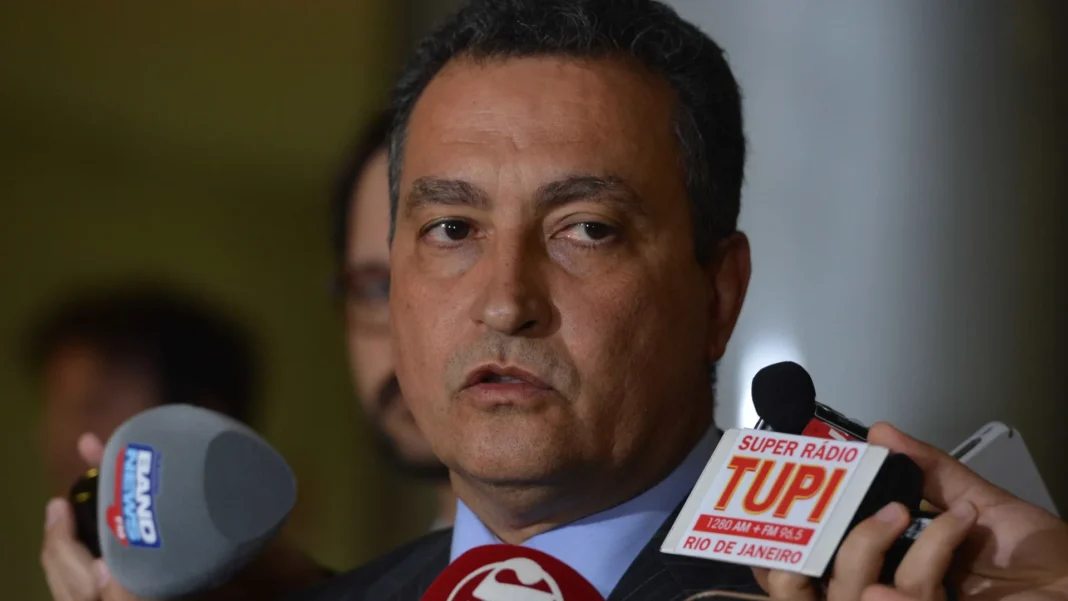 e-inacreditavel-presidente-dos-eua-preocupado-com-25-de-marco-e-pix,-diz-rui-costa