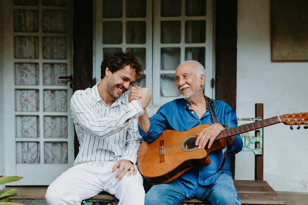 roberto-menescal-avaliza-a-bossa-de-theo-bial-com-‘brisa-que-mora-no-mar’