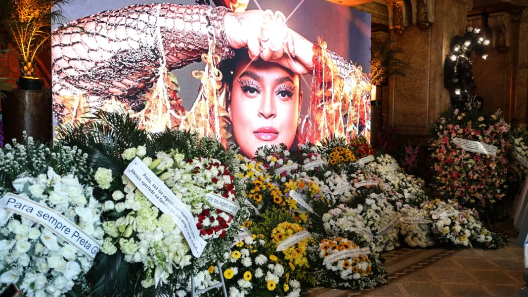 famosos,-fas-e-amigos-se-despedem-de-preta-gil-no-rio-de-janeiro