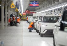 BYD inicia produção em Camaçari e lança carro híbrido plug-in flex