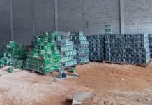 Carga de cerveja furtada é encontrada em galpão em Salvador