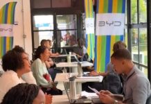 Candidatos são entrevistados para o programa 1º Emprego da BYD em Camaçari