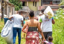 Mais de 200 famílias de Camaçari recebem cestas básicas da Sedes