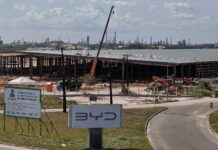 China’s BYD inicia montagem de carros elétricos no Brasil