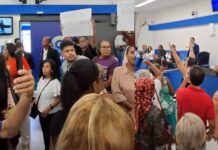 Professores ocupam Câmara de Camaçari e sessão é suspensa após protesto