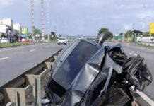 Acidente na Estrada do Coco em Camaçari danifica veículo; motorista ausente