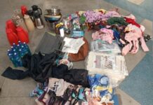 Duas mulheres são presas por furto em comércio em Camaçari após fuga de táxi