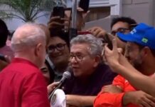 Lula corrige Caetano ao vivo sobre valores do PAC em Camaçari e prefeito fica constrangido