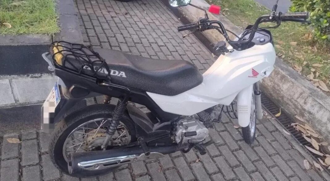 bahianoar-pm-apreende-honda-pop-110-clonada-e-prende-suspeito-em-camacari-whatsapp-image-2026-04-08.jpeg