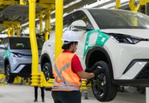 BYD demite 100 mil na China e intensifica contratações no Brasil