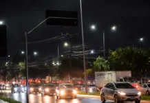 Engavetamento com quatro veículos causa congestionamento no Viaduto do Trabalhador